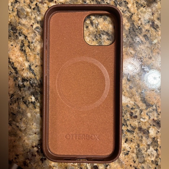 OtterBox Brown Leather iPhone 15 Case - Picture 2 of 6